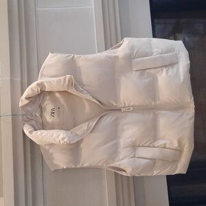 Zara Women's Cream Puffer Vest